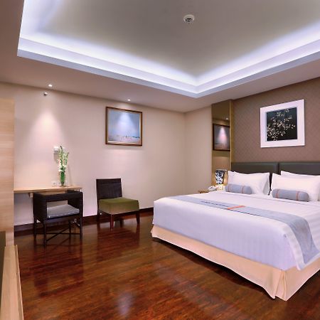 Harper Malioboro Yogyakarta By Aston Hotel Exterior photo