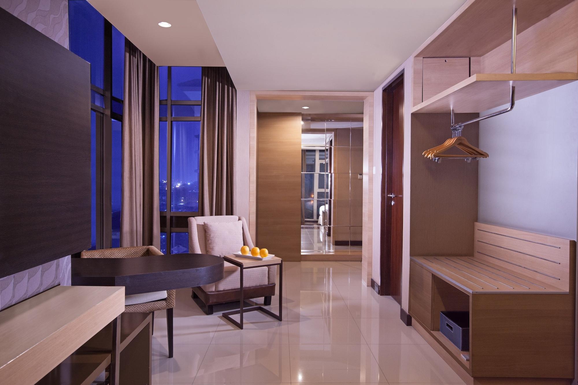 Harper Malioboro Yogyakarta By Aston Hotel Exterior photo