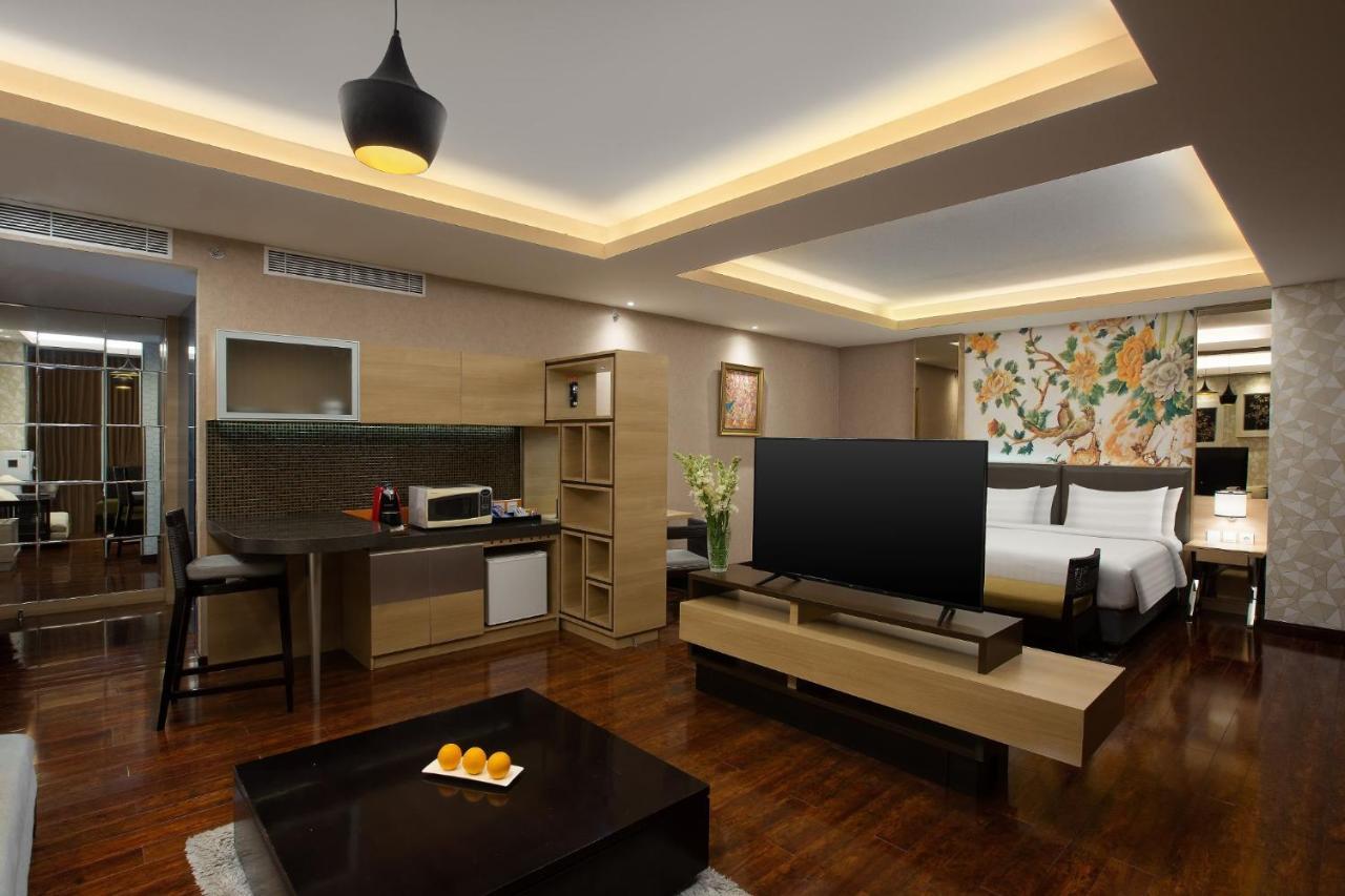 Harper Malioboro Yogyakarta By Aston Hotel Exterior photo