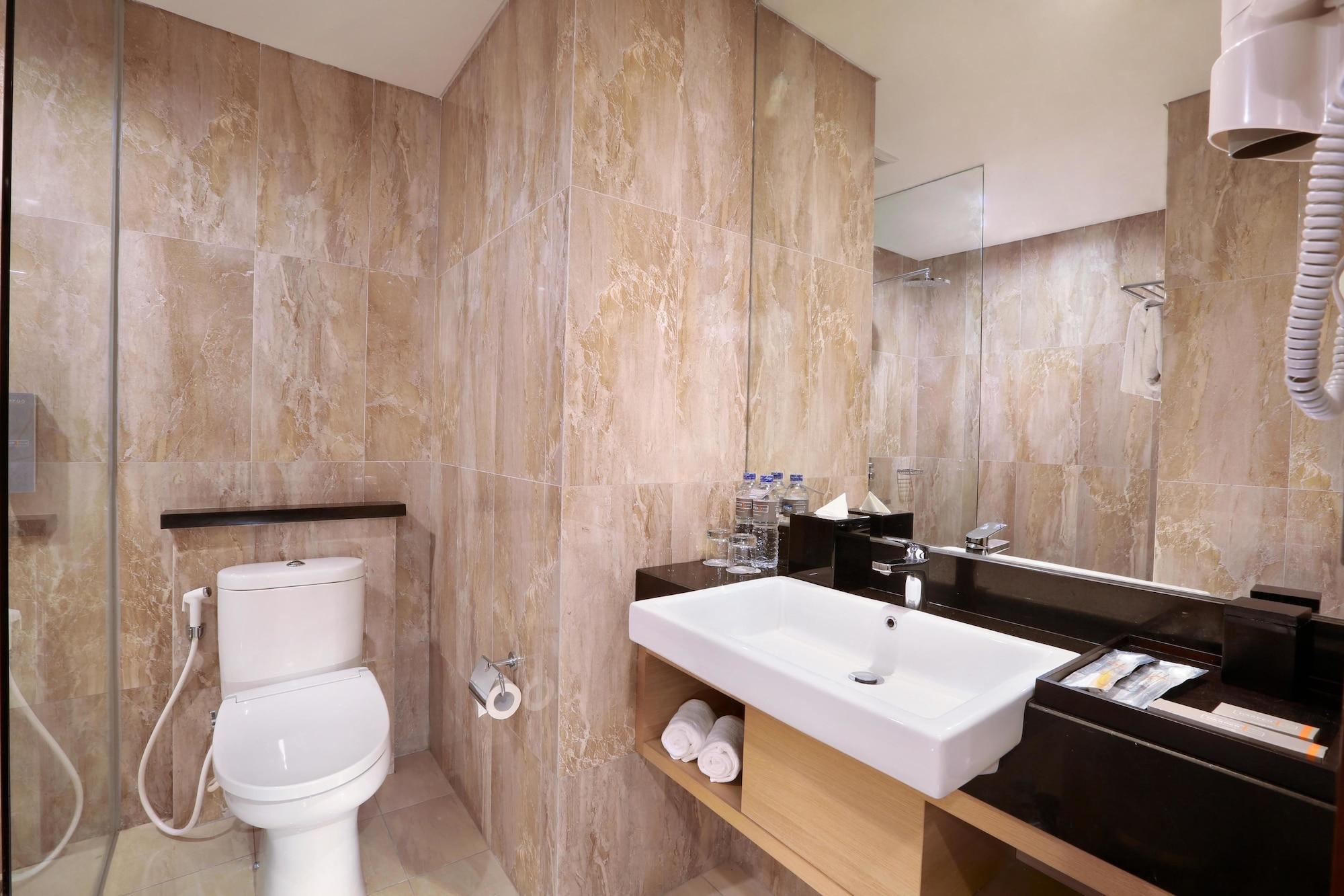 Harper Malioboro Yogyakarta By Aston Hotel Exterior photo