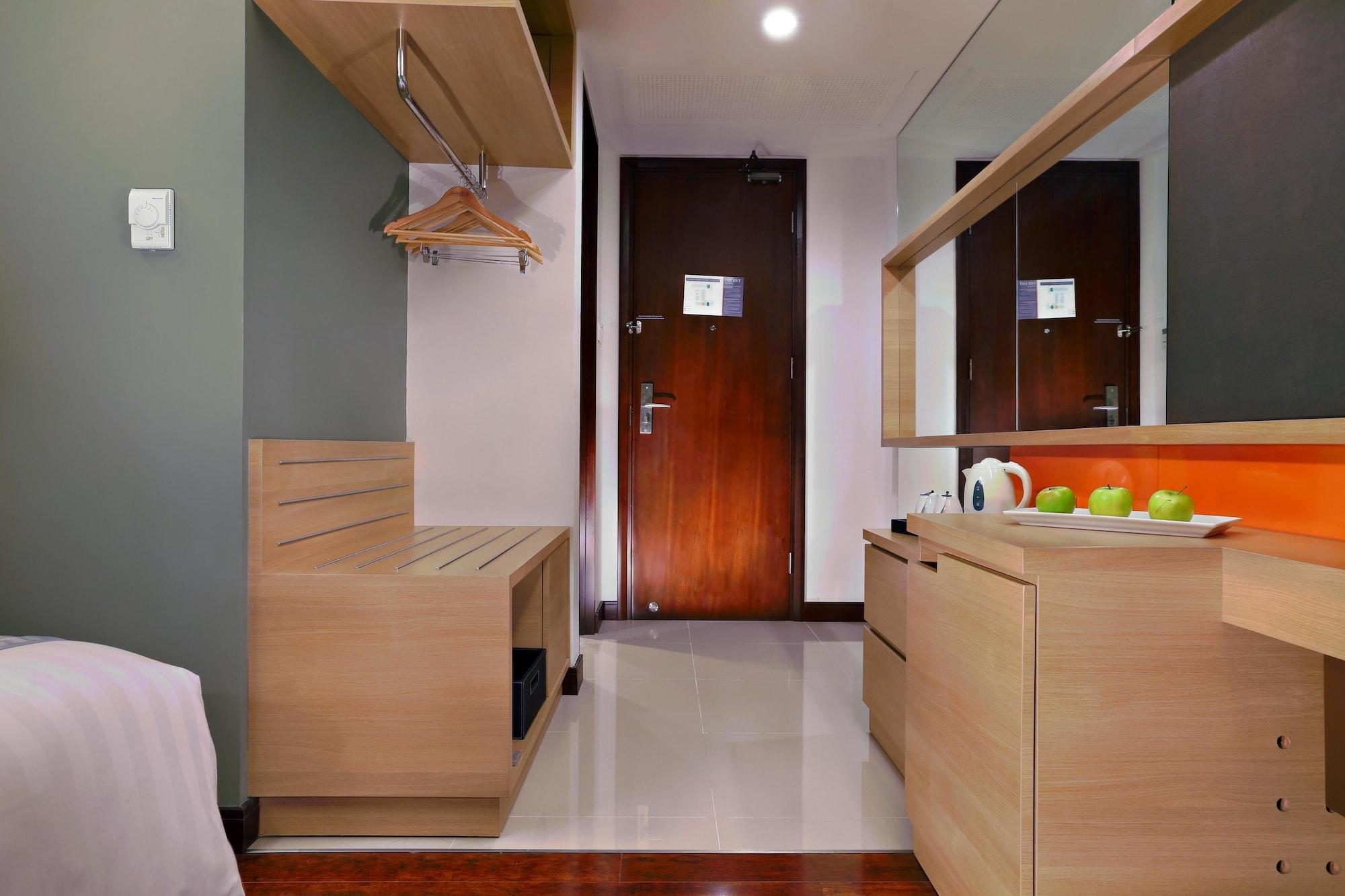 Harper Malioboro Yogyakarta By Aston Hotel Exterior photo