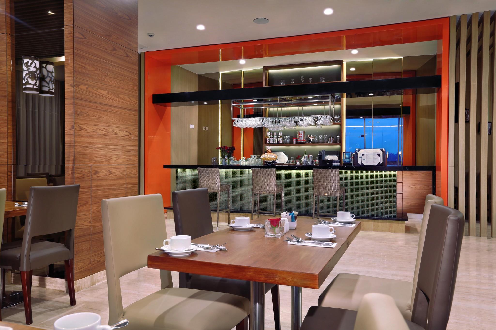 Harper Malioboro Yogyakarta By Aston Hotel Exterior photo
