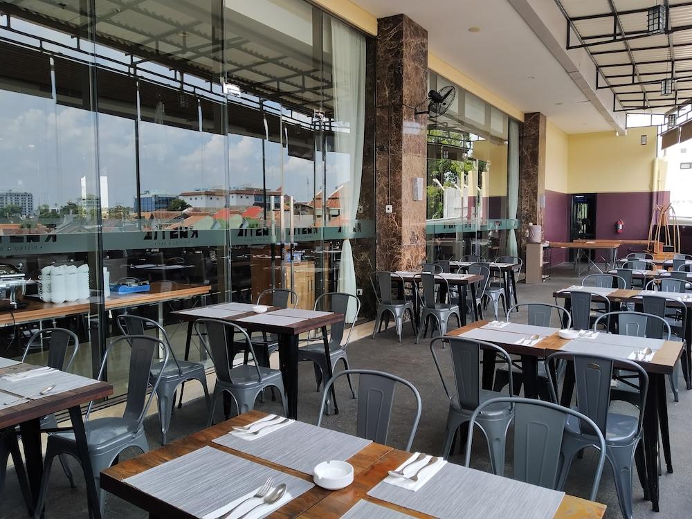 Harper Malioboro Yogyakarta By Aston Hotel Exterior photo