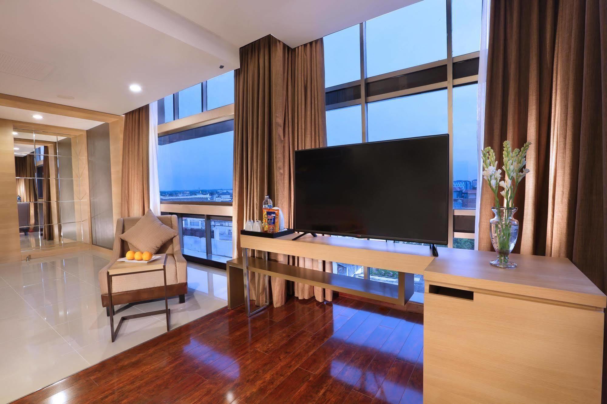 Harper Malioboro Yogyakarta By Aston Hotel Exterior photo