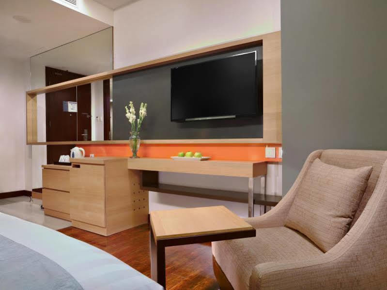 Harper Malioboro Yogyakarta By Aston Hotel Exterior photo